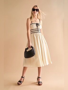 Francesca’s Collections. Leona Midi Dress.
Size Small.